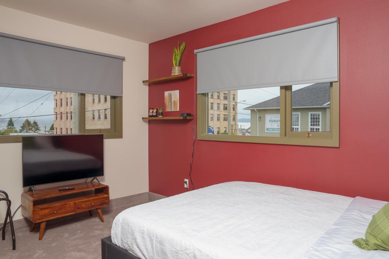 The At 515 15th 4*