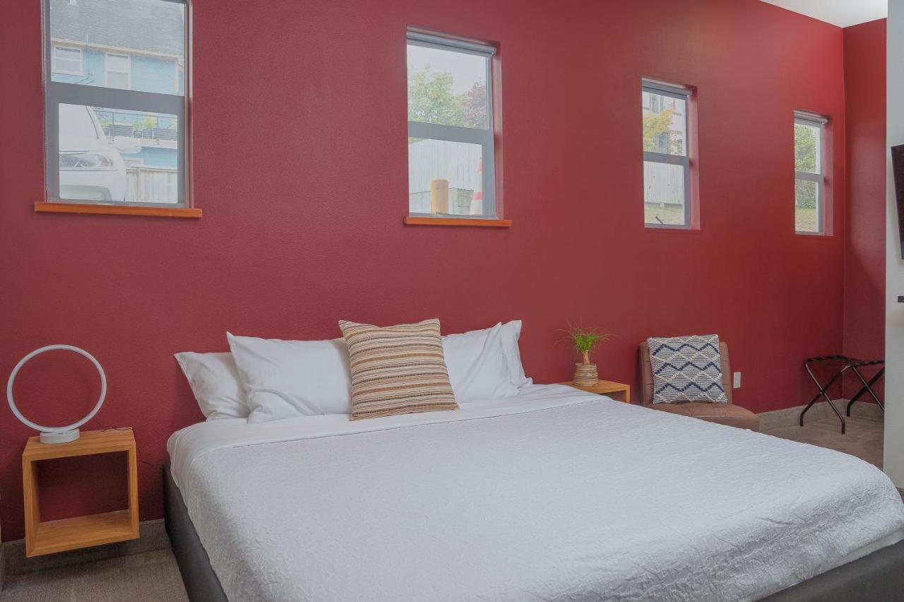 The At 515 15th Hotel