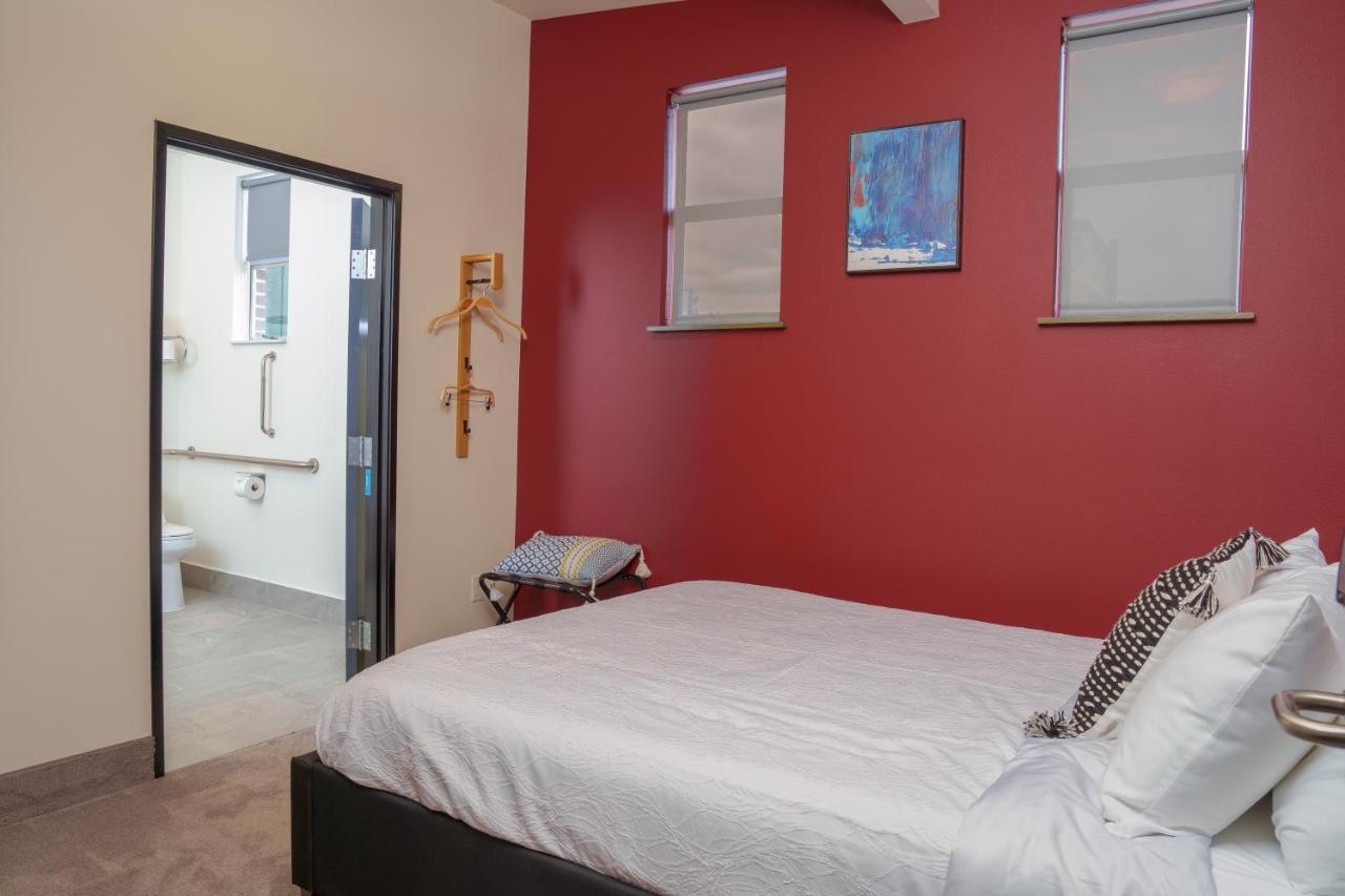 The At 515 15th 4*